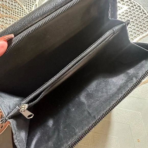 Women’s clutch wallet - Picture 4 of 9